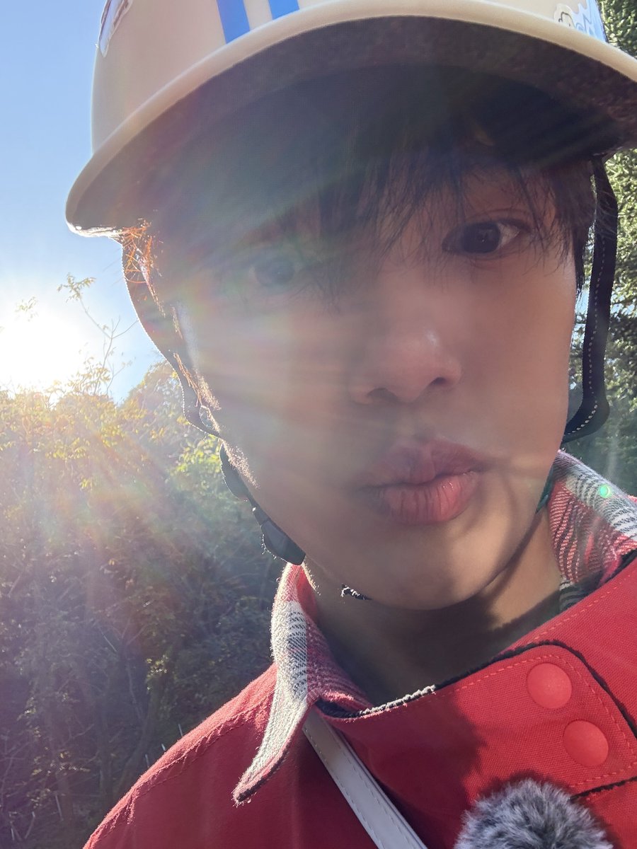 OfficialMONSTAX's tweet photo. 따르릉 완료!!!
이날 저 좀 괜찮은 것 같아요 나 빨간색 잘 어울리나… #민혁 https://t.co/Vn4jMpLL1j