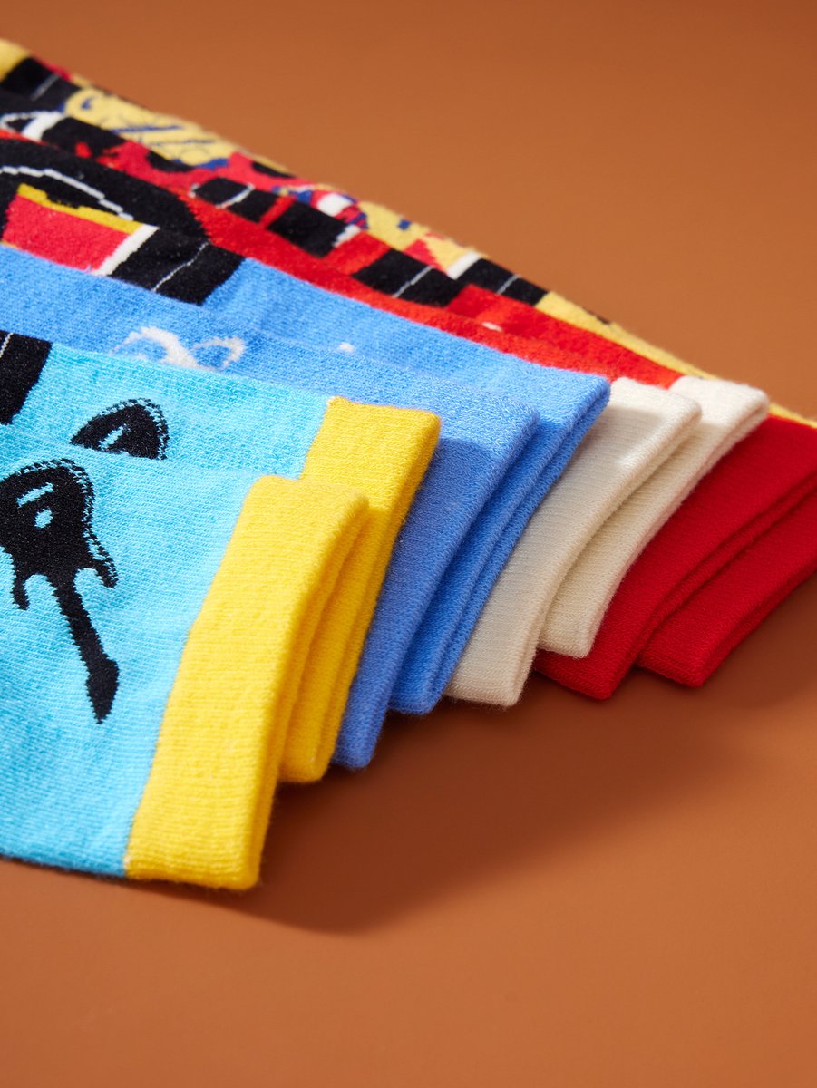 HainingHadSocks's tweet image. 🔥Brand new custom sock collection just dropped a highlight — music-album-inspired socks wrapped in CD-style gift boxes!🎧📀😎🎵🧦🎤✨
📀🎶 Custom packaging, custom patterns, custom coolness — all in one place.#CustomSocks #CreativePackaging  #GiftBoxDesign #HADSocks #Accessories