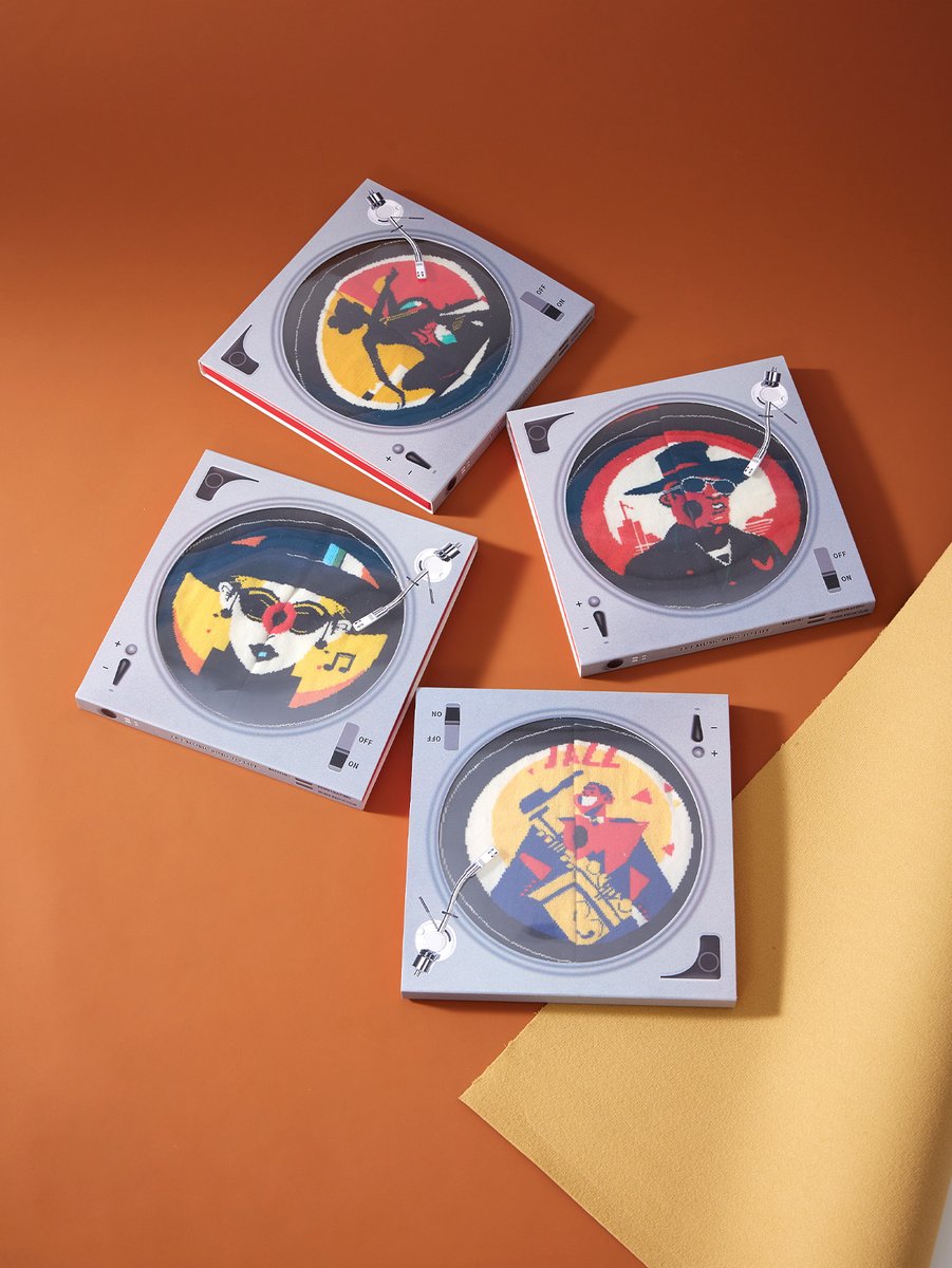 HainingHadSocks's tweet image. 🔥Brand new custom sock collection just dropped a highlight — music-album-inspired socks wrapped in CD-style gift boxes!🎧📀😎🎵🧦🎤✨
📀🎶 Custom packaging, custom patterns, custom coolness — all in one place.#CustomSocks #CreativePackaging  #GiftBoxDesign #HADSocks #Accessories