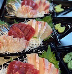 gans_aoyama's tweet photo. 金曜日の営業開始です♪元気いっぱい焼き鳥焼いてますよ！ご予約で舟盛り刺身ご用意出来ます♪お電話にてご要望を！今日も皆様のお越しをお待ちしております♪
#居酒屋 #盛岡 #個室 #忘年会 #空いてるよ https://t.co/iKS9eH4Hlm