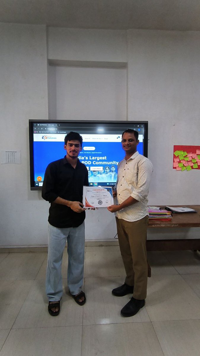 A proud moment at Tech Veer Naigaon as constables received their digital training completion certificates.
Step-by-step, digital literacy is strengthening our community.
#TechVeerNaigaon #DigitalIndia <a href="/malpani/">Dr Aniruddha Malpani, MD</a>