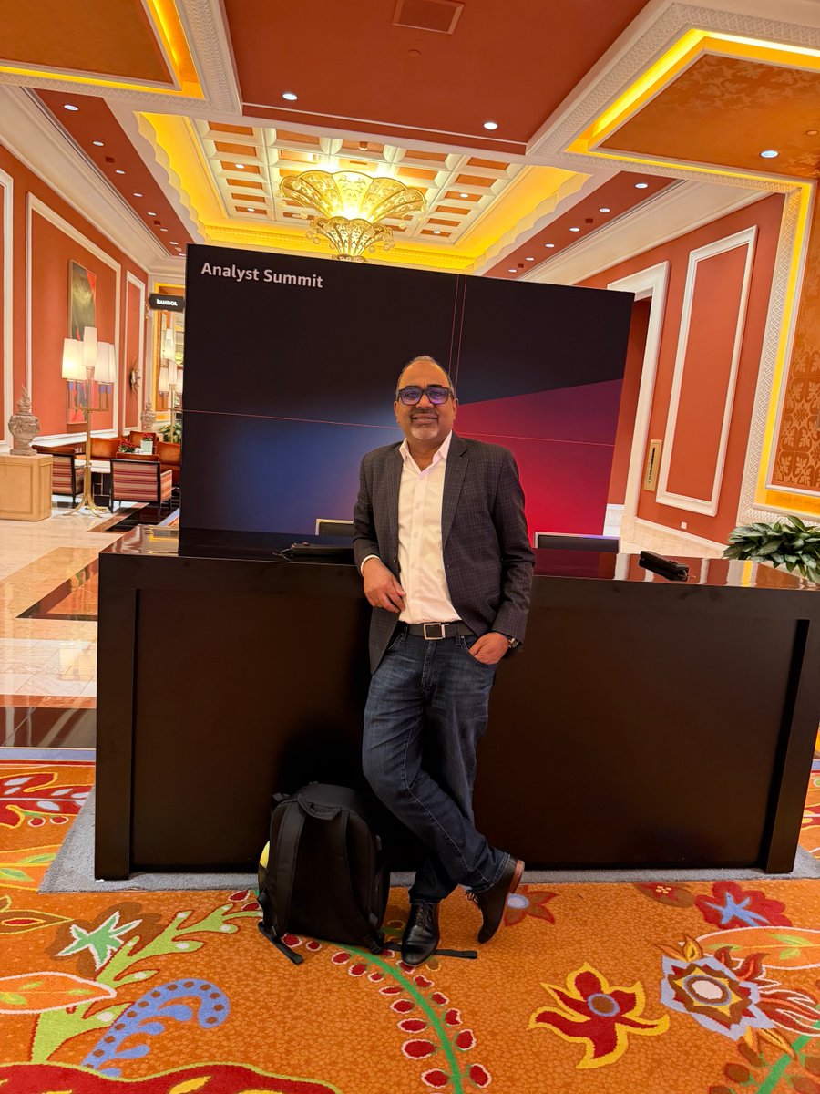 sarbjeetjohal's tweet image. Just because 😊

#AnalystSummit #reinvent #reInvent25 #AWSreInvent