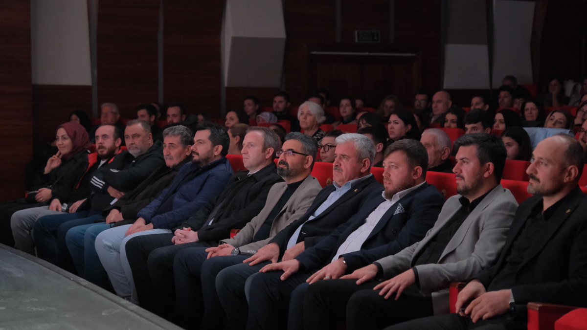 “Kadın Sığınağı” adlı tiyatro oyununun galasında seyir zevkine vardık. 
Kadınlara yönelik her türlü şiddete ilişkin dikkat çeken bu güzel oyunda; kızım Ece Ecrin canlandırdığı karakter ile bir kez daha göğsümüzü kabarttı. 
Tebrikler <a href="/inegolbld/">İnegöl Belediyesi / 1870 🇹🇷</a>
Tebrikler canım kızım❤️🧿🇹🇷