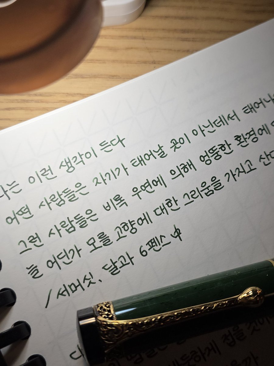 basacode's tweet photo. 식당에 이어폰 케이스 놓고 나왔나봄... 아 추워서 다시 가기 싫은데...🥶 https://t.co/ZX13qclY7e