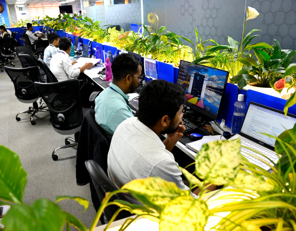 OasysLtd's tweet photo. Screens lit, dashboards open, minds in problem–solving mode and collaboration at the center.

#VibesatOasys #OasysTechSolutions #InnovationInTech #Ideasatwork #oasys #oasystechsolutions #oasystechnologies #oasyserp #oasystspl https://t.co/V2O6w6yTtb