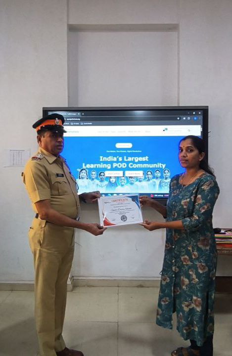 Grateful to support our police team at Tech Veer Naigaon in enhancing their digital skills.
Certificates awarded today for completing the training program. 
#TechVeerNaigaon #Empowerment <a href="/malpani/">Dr Aniruddha Malpani, MD</a>