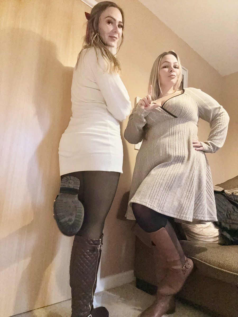 rubyslegs's tweet image. We’re off shopping! 🛍️ do you want to hold our bags? 
@Missqueenhazel