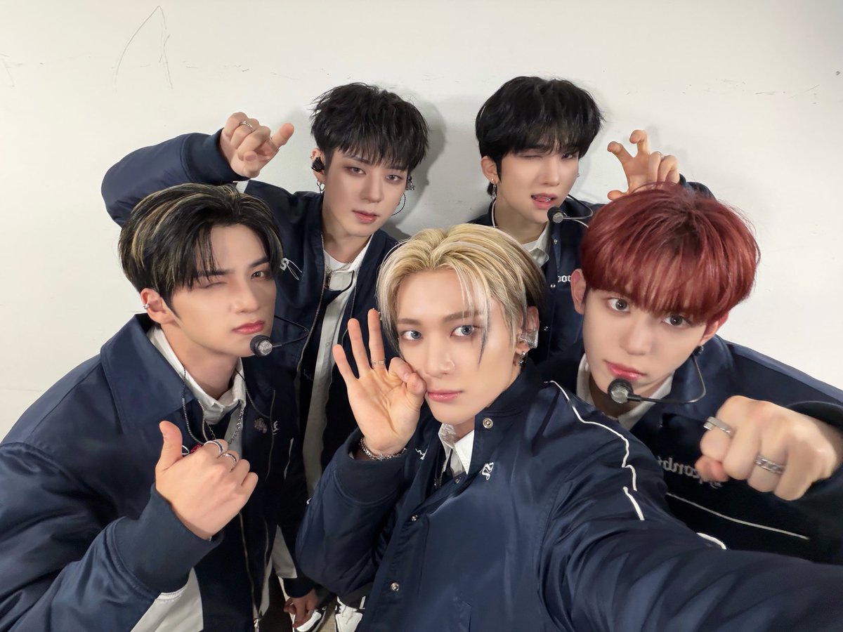 [📸] 251205 @ KBS2 <뮤직뱅크>

#NOWZ #나우즈
#PlayBall
#HomeRUN
#뮤직뱅크 #MusicBank