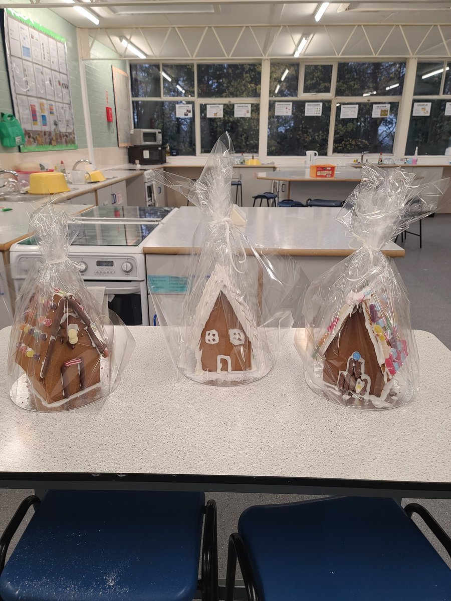 PresdalesDT's tweet photo. Amazing Gingerbread Houses from the Year 10 Food Prep and Nutrition Group....we all feel really Christmas Christmassy now! ❄️☃️🎄🎁✨️ https://t.co/u5qrhaj8TA