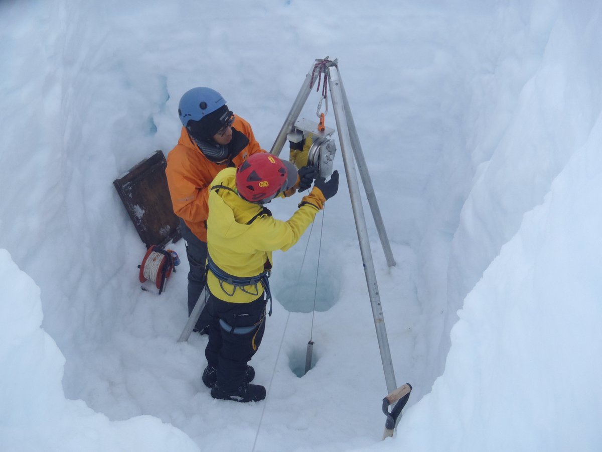🌍❄️ La Antártida no es solo hielo:
💧 Es la mayor reserva de agua dulce del planeta
📜 Y un archivo natural que guarda la historia del clima de la Tierra. 
Nos lo cuenta #FranciscoNavarro, investigador de <a href="/telecoupm/">ETS de Ingenieros de Telecomunicación - UPM</a> (<a href="/La_UPM/">Universidad Politécnica de Madrid</a>) aquí.

espanol.radio.cz/el-hielo-de-la… <a href="/elespanolcom/">EL ESPAÑOL</a>