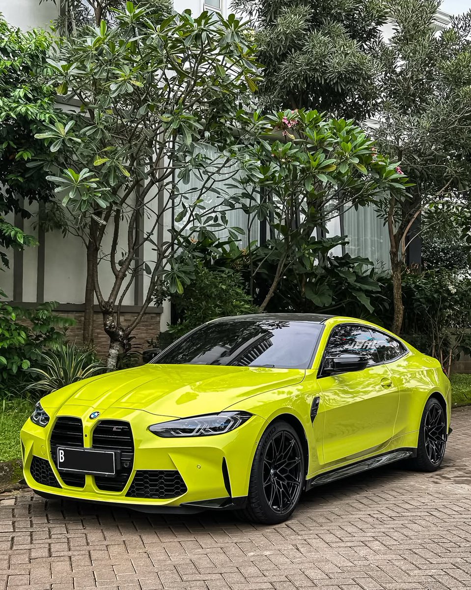 Luteendo's tweet image. This colour is not it. BMW took a rare L on this one 🥵