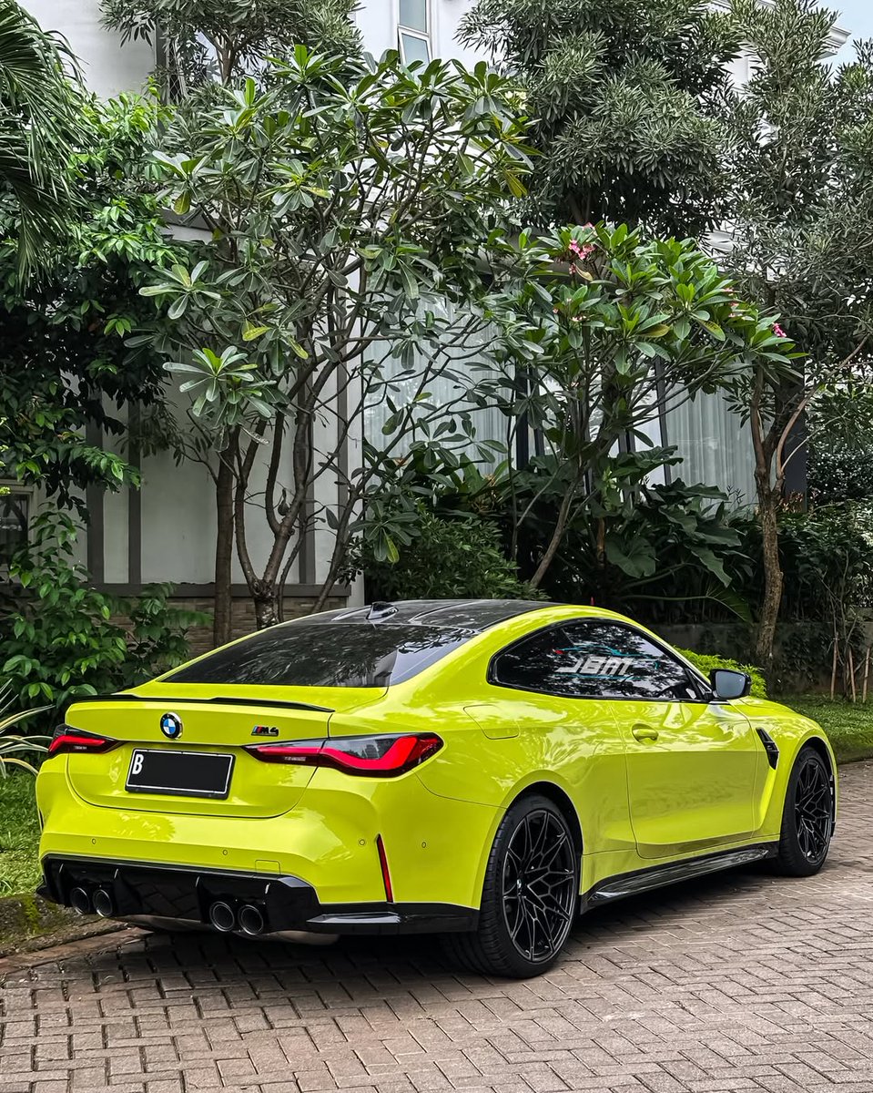 Luteendo's tweet image. This colour is not it. BMW took a rare L on this one 🥵