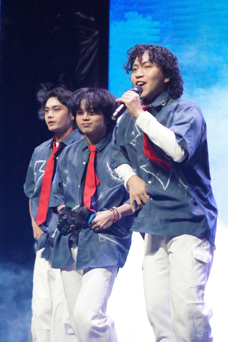 𝐄𝐯𝐞𝐫𝐂𝐡𝐢𝐥𝐝 𝐏𝐇 | 𝐒𝐭𝐚𝐠𝐞 𝐇𝐢𝐠𝐡𝐥𝐢𝐠𝐡𝐭𝐬

Snapshots from their PPOP Stage Show performance at the 10th PPOP Music Awards.

 #EverChildPH #WalangMaiiwan #TogetherWeDreamForever #EverChilPH_WalangMaiiwan