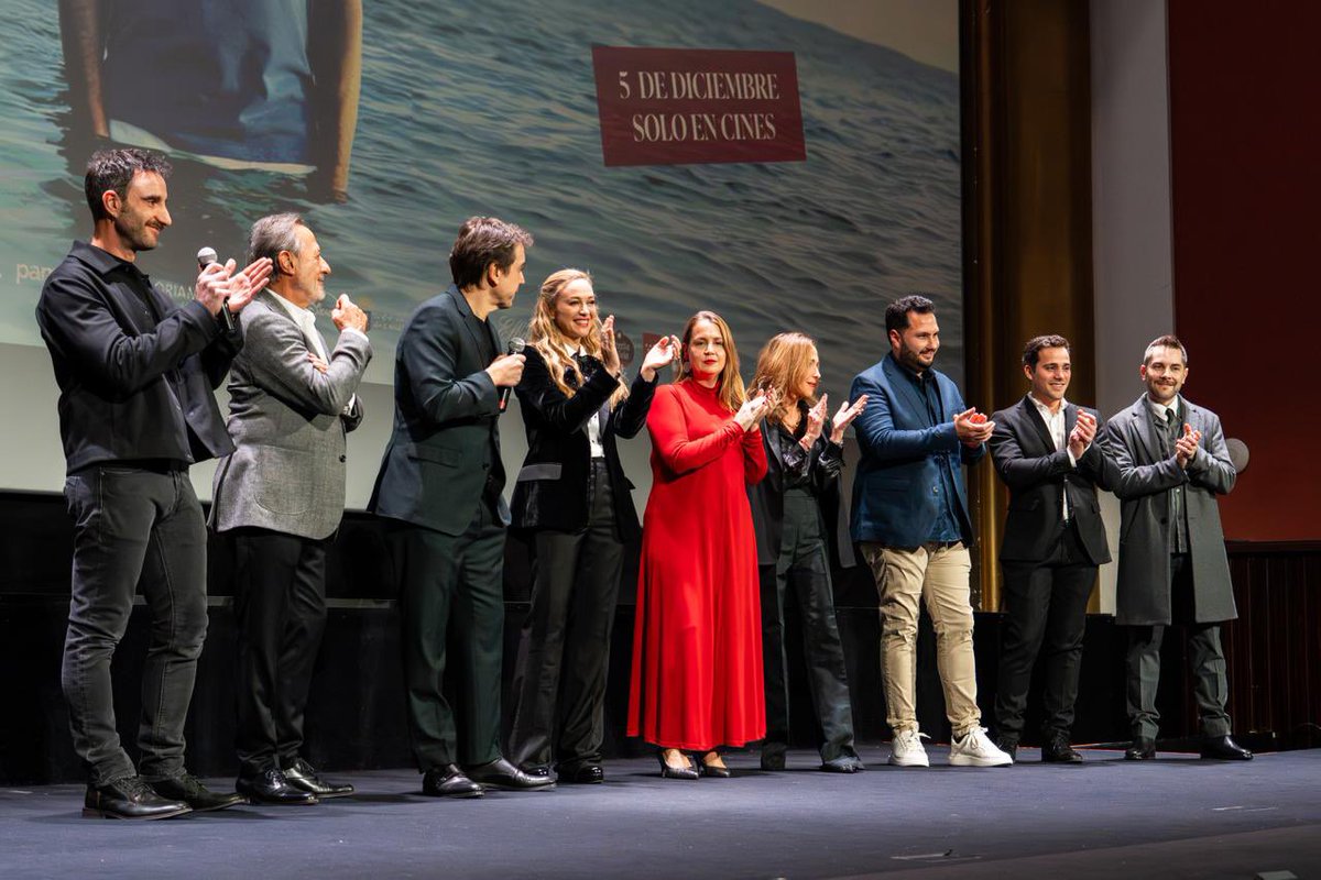📽️Éxito rotundo en la premiere de #PlayaDeLobos en Callao🎬
Guillermo Francella y Dani Rovira brillan bajo la dirección de Javier Veiga.
📅 Estreno en salas: 5 de diciembre.
Thriller + drama + humor negro = ¡No te la pierdas! 🔥
#CineEspañol #Estreno #Premiere