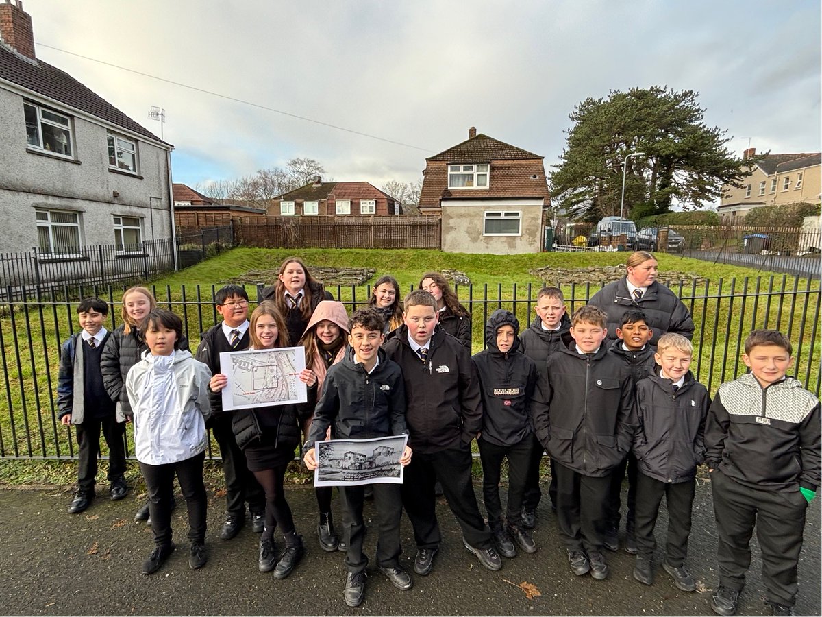 dyf_history's tweet photo. 7A enjoyed their local Roman history walk this week, learning all about Nidum. We enjoyed a lovely Winter's day! #hanesyngwych #cynefin @dwryfelin https://t.co/kpzoaiWrfB