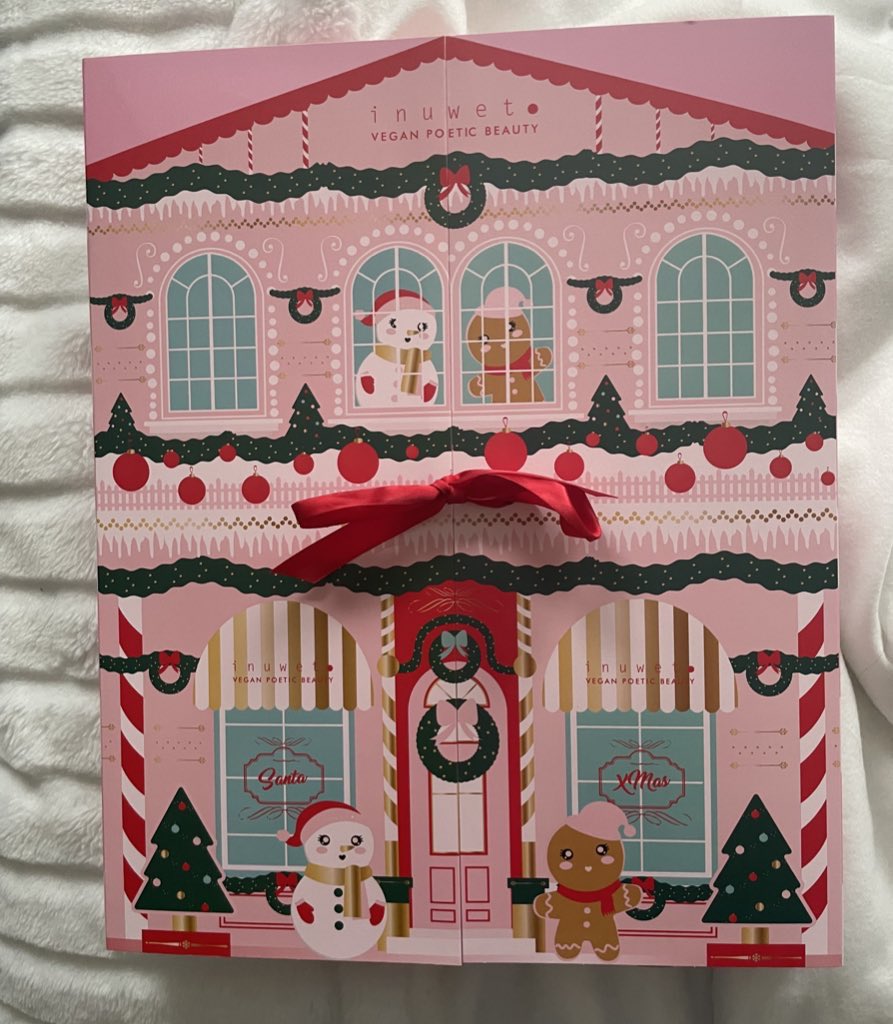 junniesfox69's tweet photo. 𝐀𝐝𝐯𝐞𝐧𝐭 𝐜𝐚𝐥𝐞𝐧𝐝𝐚𝐫 🎄🎁
𝐃𝐚𝐲 𝟓✨
- 𝐈𝐧𝐮𝐰𝐞𝐭 𝐕𝐞𝐠𝐚𝐧 𝐏𝐨𝐞𝐭𝐢𝐜 𝐁𝐞𝐚𝐮𝐭𝐲

#adventcalendar2025 #inuwet #vegan  #beauty #mirror https://t.co/Rm1vHLM2Cl