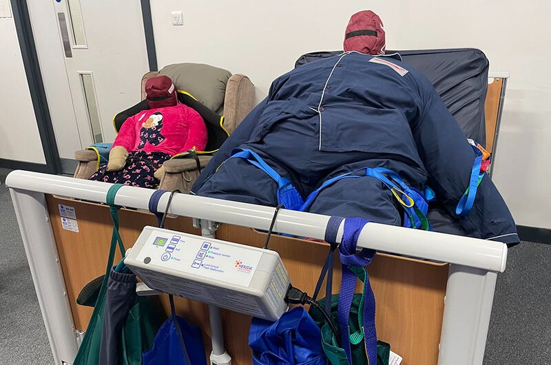 EviMaxpreven's tweet photo. El maniqui bariátrico, para ejercicios de movilización de pacientes. En 90,180 y 260 kilos
#celador #sanitario #enfermeria #tcae #due #tes #formacionanitaria #emergencia #tce #fpsanitaria #formacionprofesional #EscuelaDeEnfermeria https://t.co/UJbLtOXWDm