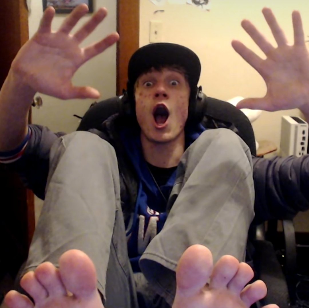 Orionellessons's tweet photo. Pog Stream Why's No One Here https://t.co/3VJ2Vwq3Ii