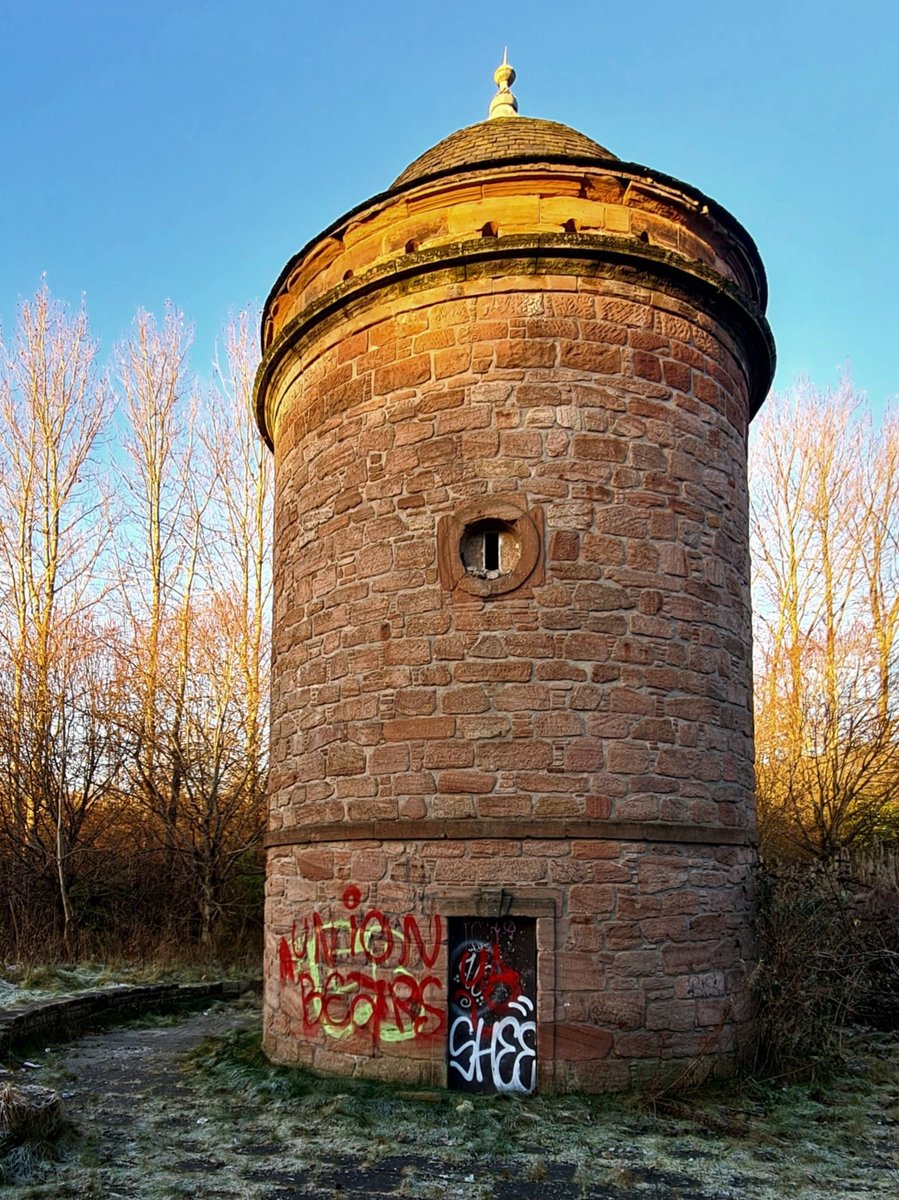 is_glasgow's tweet photo. Daldowie Dovecot (or doocot in Scotland) on Hamilton Road in the east of Glasgow. It was originally built in the 18th century in grounds of the Daldowie House Estate to house pigeons.

Cont./

#glasgow #doocot #architecture #glasgowbuildings #dovecot  #architecturephotography https://t.co/2IzHazbqZk