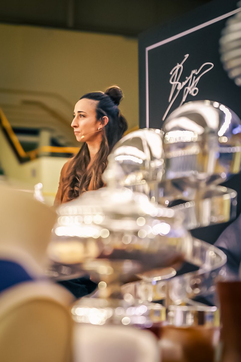 HOMENAJE 👕

Sí, la camiseta de <a href="/sdominguez6/">Silvia Dominguez</a> colgará de lo alto del Würzburg SILVIA DOMÍNGUEZ 💙

📅 7 de ENERO 2026
🆚 <a href="/MovistarEstu/">Movistar Estudiantes</a> 

➕ perfumeriasavenidabaloncesto.com/sala-de-prensa…

📸 <a href="/garydeharo/">gary242</a>