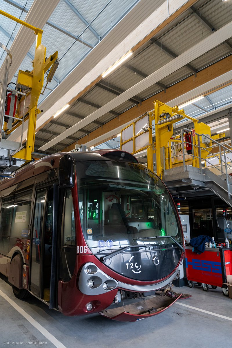 Le Centre T2C-Ginette Magnier à Cournon-d’Auvergne est opérationnel !

Un équipement unique en France, pensé pour la performance, la sobriété énergétique et la transition écologique.

Ce site centralise le remisage des bus et tram-bus, la maintenance de la flotte avec 190 bus à
