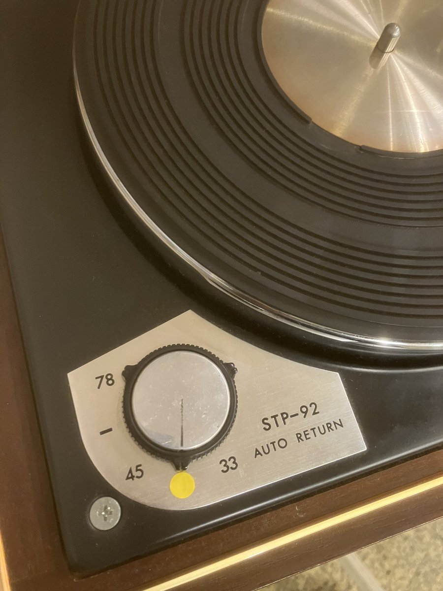 レトロな中古レコードプレイヤー🍩 78回転も可能なのがナイスな逸品