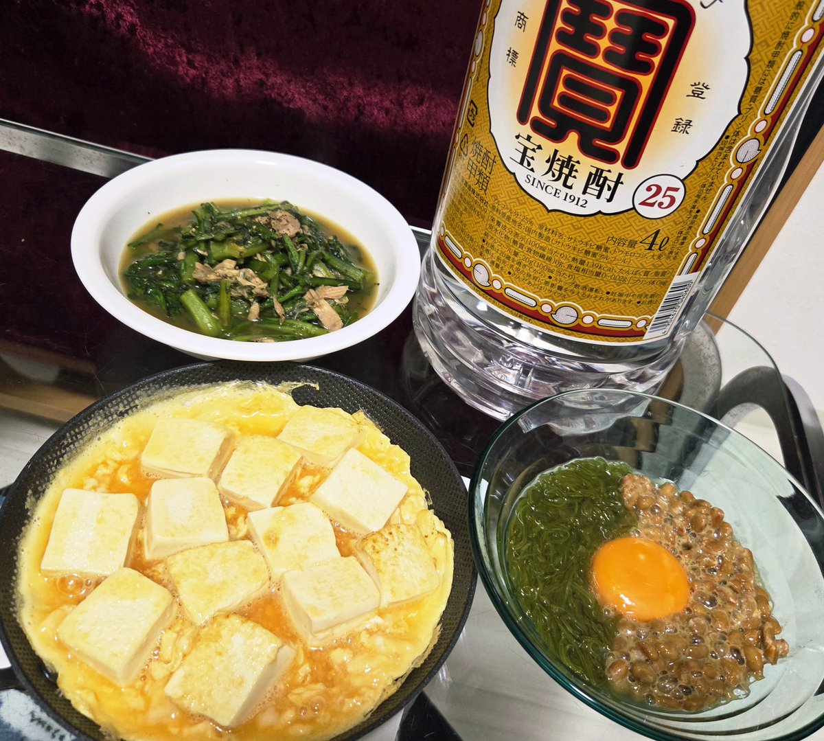 やっと華金玉キラキラ金曜日の仕事終わり✨
冬の冷気が鼻腔を冷姦してくる季節になったわね
あまり鋭く攻めないでね
血がでちゃうから
今酔はナンプラー豆腐卵炒め feat.春菊とツナのオイスターソース煮 with めかぶ納豆で乾杯乙牌拇印拇印✨🍻🎶