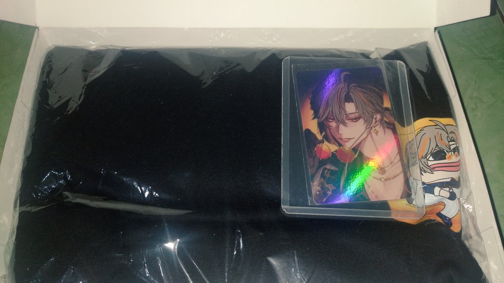 yanaachetos's tweet photo. cihuuuyyy~

akhirnya si ganteenk udh sampai, keren bngt sumpah pc nyaa👍🏻, baju dan totebage ny pun mantuul, tengkyu bnyk" dah min, puas banget pokonya mah
@ShinukaID @KrowThornes https://t.co/GNBs4N9Wha