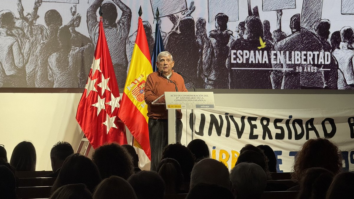 La última intervención civil llega de la mano de Félix López-Rey, referente vecinal, que recuerda el papel del movimiento ciudadano en la conquista y defensa de derechos sociales y urbanos.

🗣️ “La Constitución Española garantiza derechos como la educación, por el que hemos