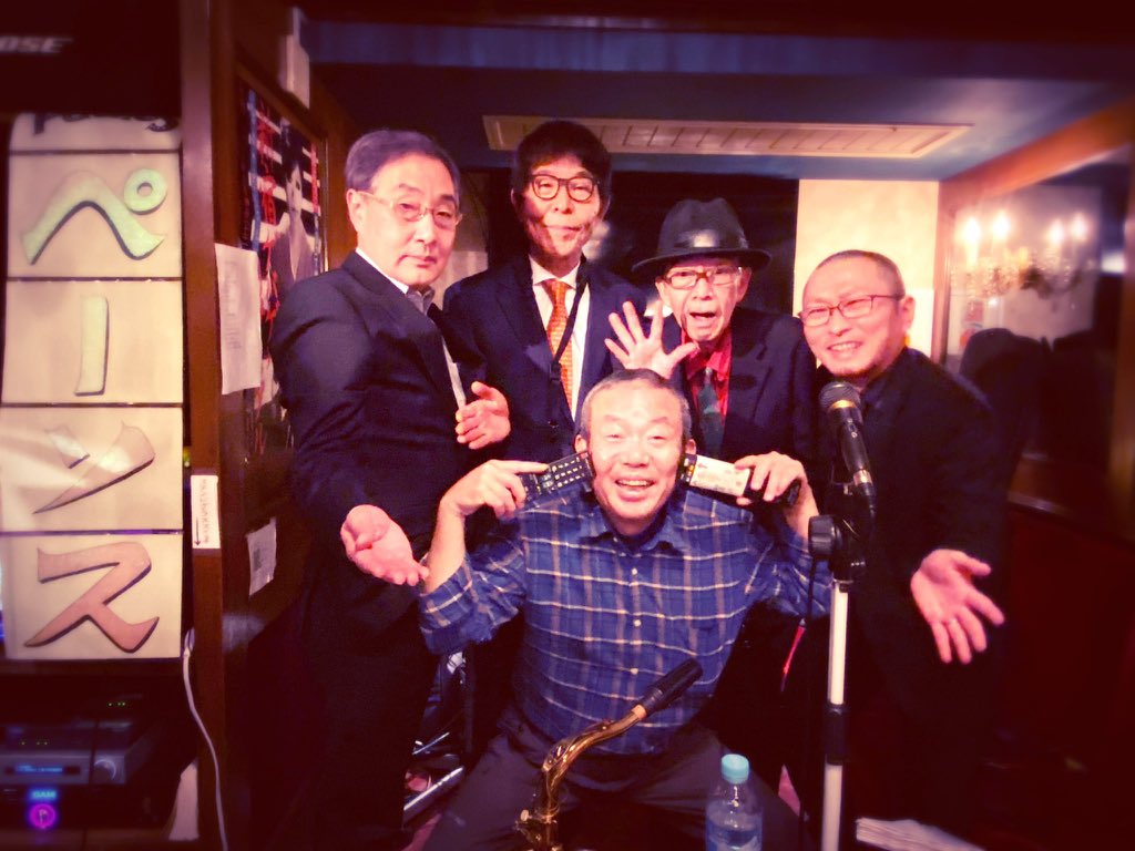 12/20(土)19:30〜
秋田ぶるうすにて令和歌謡バンド🎷
ペーソスライブ開催！
おスナックでオヤジの哀愁ソングをしみじみと味わいませんか🥃
マスターは漫画家・東陽片岡先生
私はチーママとしてもろもろお手伝いさせていただきます。
予約したい方、こちらのDM、秋田ぶるうすDM、または直接どうぞ〜
