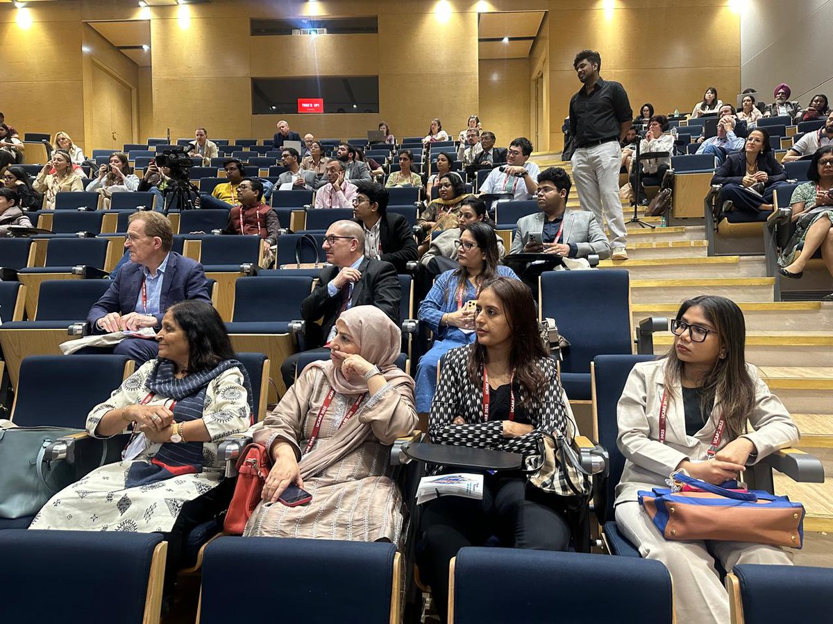 DrPritamMunde's tweet photo. UCARE Conference 2025

Centre of Excellence, DY Patil University Navi Mumbai.

2 दिवस, 30 पेक्षा जास्त प्रेझेंटेशन्स आणि भरपूर ज्ञान! 

शतशः आभार Dermatology department-D.Y.Patil Medical college 

Coming back to D Y is always a pleasure, being an alumna here i feel extremely happy & proud seeing the growth of this complex. Along with a knowledge feast on the topic of Urticaria ; this experience also made me nostalgic, meeting all my Teachers & being grateful for their contribution in making me the sensitive, empathetic & grounded person that i am today. A heartfelt thanks to Shivani Patil mam, Dr Sharmila Patil, Dr Kiran Godse & Dr Manjyot Gautam for warm welcome along with the knowledge rich experience. 

शेवटी मी जे नेहमी  म्हणते- Once a Doctor is always a Doctor 🩺