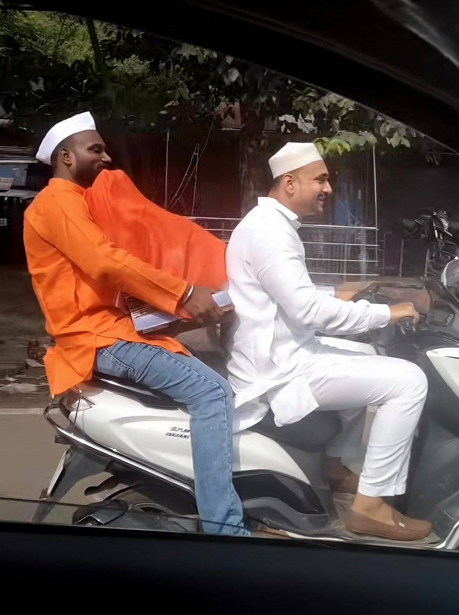 एक की स्कूटी, दूसरे का गणेश…Somewhere in Hyderabad 🩵
<a href="/HiHyderabad/">Hi Hyderabad</a> 
#Hyderabad