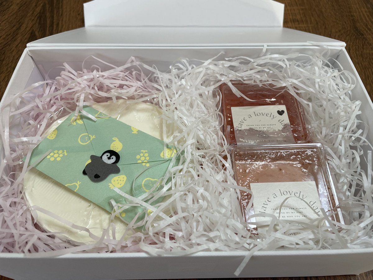 誕生日にチーズケーキもらった🧀