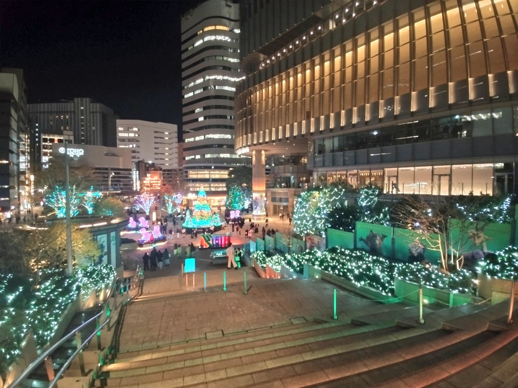 東京ミッドタウン日比谷のイルミネーションが綺麗です