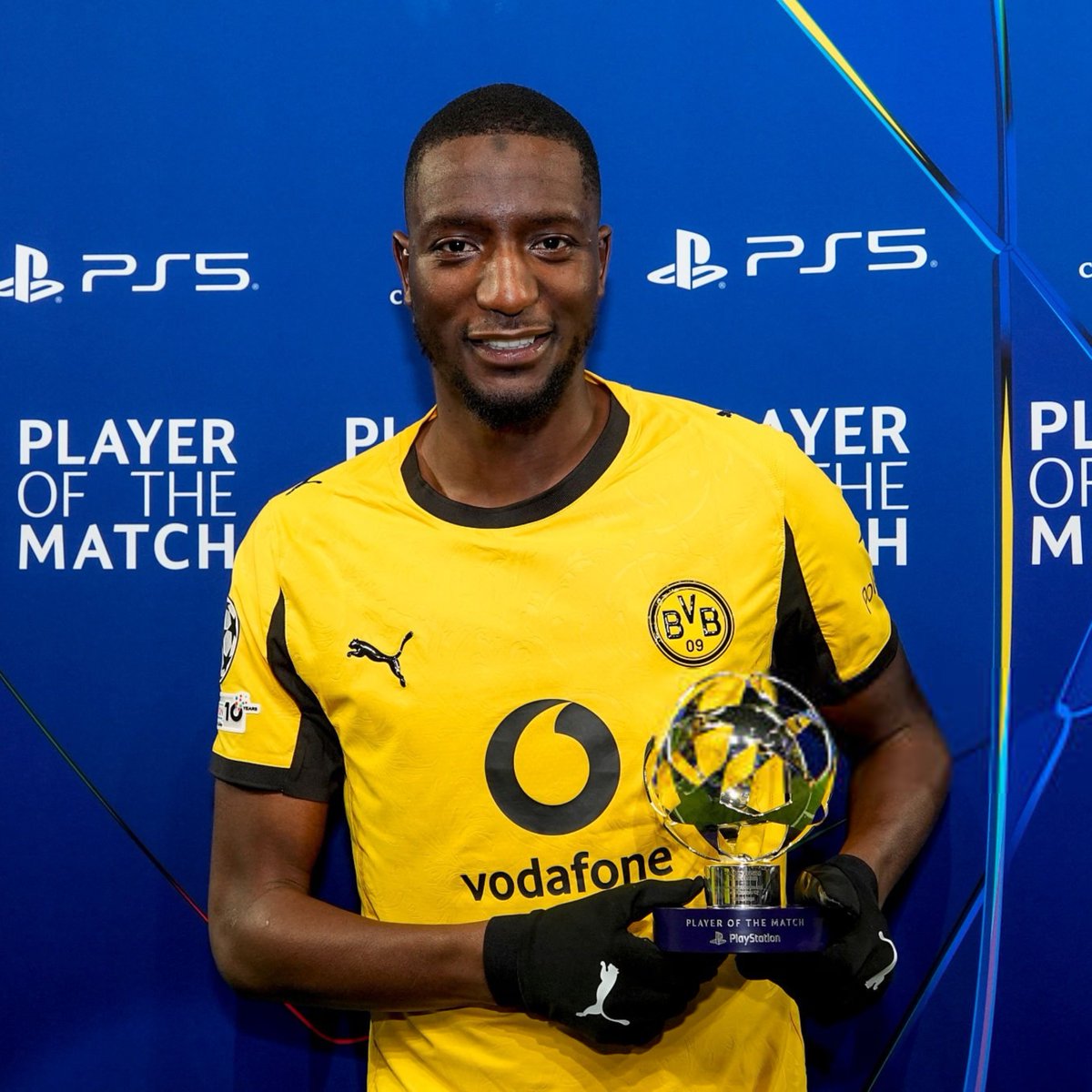 VibesFoot's tweet image. 🔴 𝗖𝗛𝗘𝗟𝗦𝗘𝗔 𝗔 𝗘𝗡𝗧𝗔𝗠𝗘́ 𝗗𝗘𝗦 𝗖𝗢𝗡𝗧𝗔𝗖𝗧𝗦 𝗔𝗩𝗘𝗖 𝗦𝗘𝗥𝗛𝗢𝗨 𝗚𝗨𝗜𝗥𝗔𝗦𝗦𝗬 𝗘𝗡 𝗩𝗨𝗘 𝗗'𝗨𝗡 𝗧𝗥𝗔𝗡𝗦𝗙𝗘𝗥𝗧 𝗘𝗡 𝗘́𝗧𝗘́ ! 😳💙

Les Blues sont prêts à activer sa clause de 50M€. 💰

🗞️ @BILD