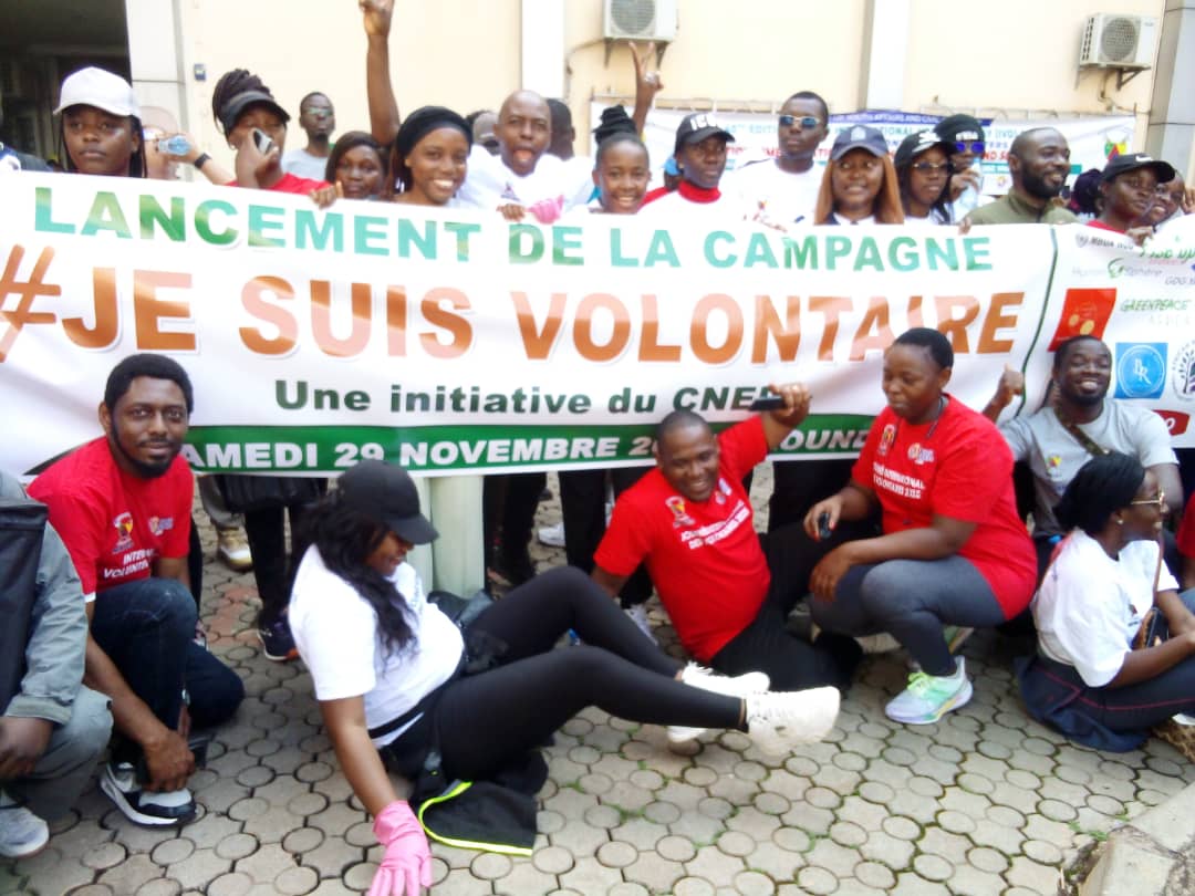 ajevoh's tweet photo. #JIV2025 : @ajevoh et le @Minjec00237 mobilisent + de 600 marcheurs à #Yaoundé pour la 40e Journée Internationale des Volontaires. 🏃‍♀️ La jeunesse camerounaise s'engage : "Chaque contribution compte" ! 🤝 
#PutYoungPeopleFirst
#VolontariatCameroun 
#AjevohToujoursEnAvant https://t.co/hhEb52uvZf