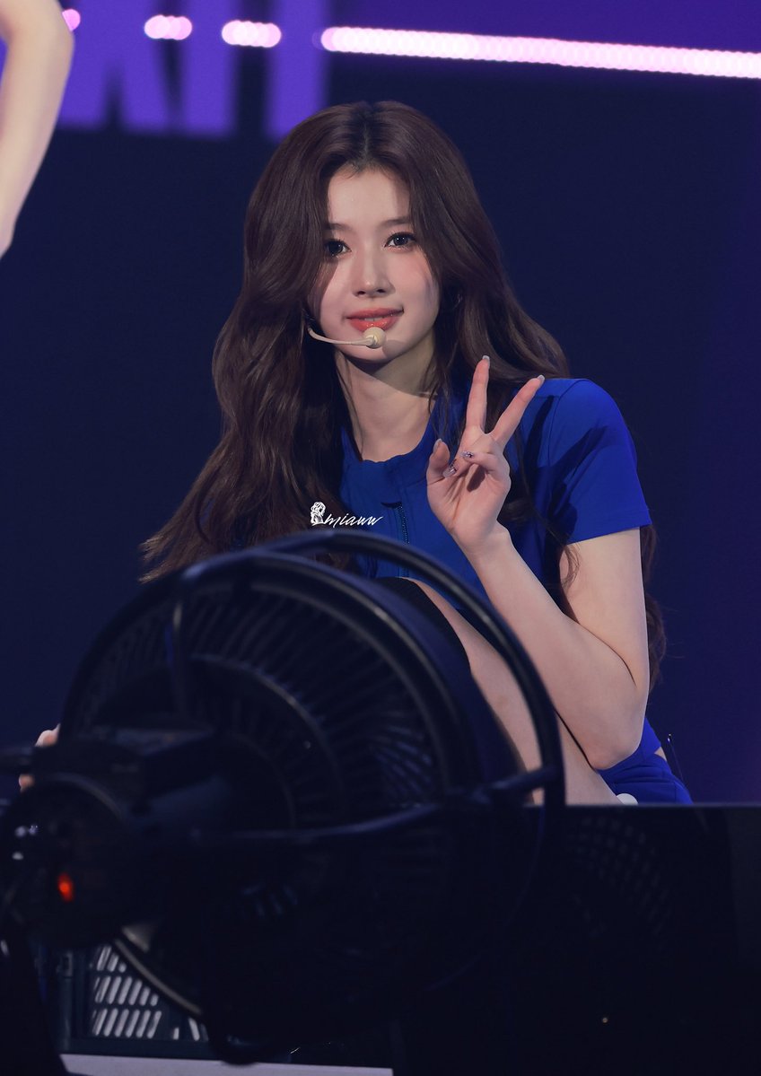 ONCE_miaww's tweet image. 251018 FAN MEETING 10VE UNIVERSE

🙂✌️💜

#트와이스 #TWICE #사나 #SANA #サナ