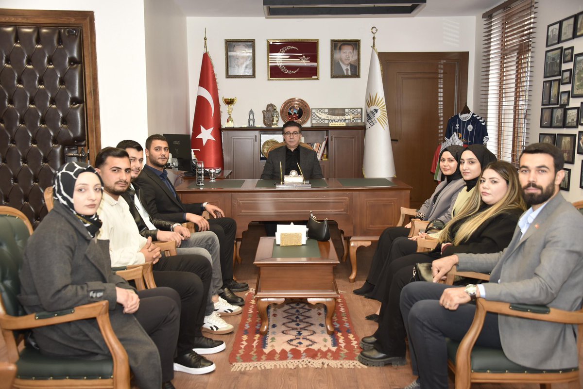 Siverek AK Parti Gençlik Kolları Başkanı Ramazan Acar ve yönetim kurulu üyeleri olarak, Belediye Başkanımız Sayın Ali Murat Bucak’ı makamında ziyaret ettik. Nazik kabulleri ve değerli görüşleri için kendilerine teşekkür ederiz.

#akparti 
#gençliğinlegeleceğeyönver 
<a href="/avyusufibis/">Yusuf İBİŞ</a>