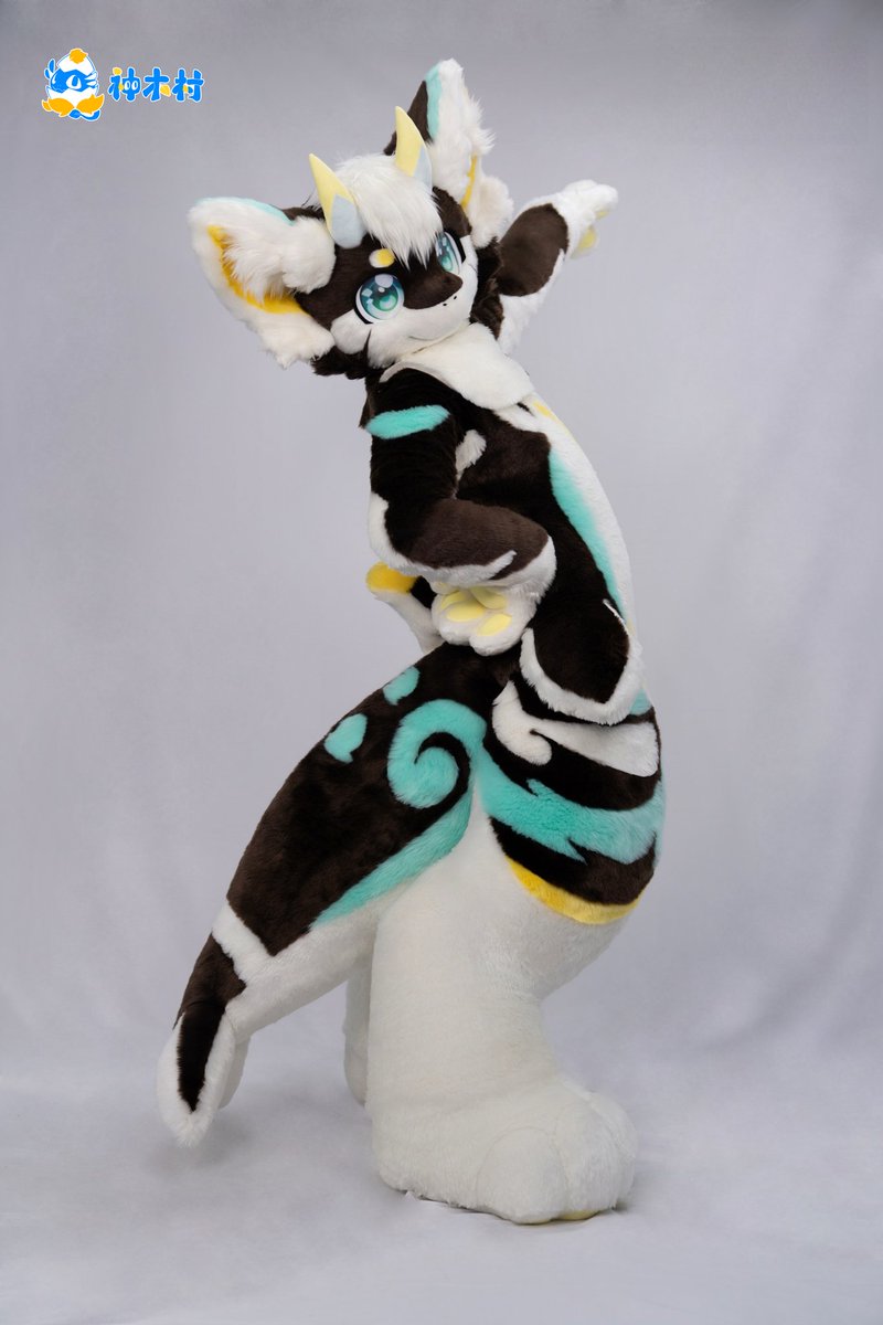 「神木村 Furwoodia 角色展示」
類型：自设委託 
種族：虎鯨龍 <a href="/KibiRonn/">牵比绒Kibi</a>
自深海秘境躍來的虎鯨龍！軟乎乎的爪爪每一步都像攜著深海的奇幻氣，在次元裡織一場海陸跨界的夢。
#神木村 #Furwoodia #fursuit #furry #FursuitFriday #ケモノ  #毛毛