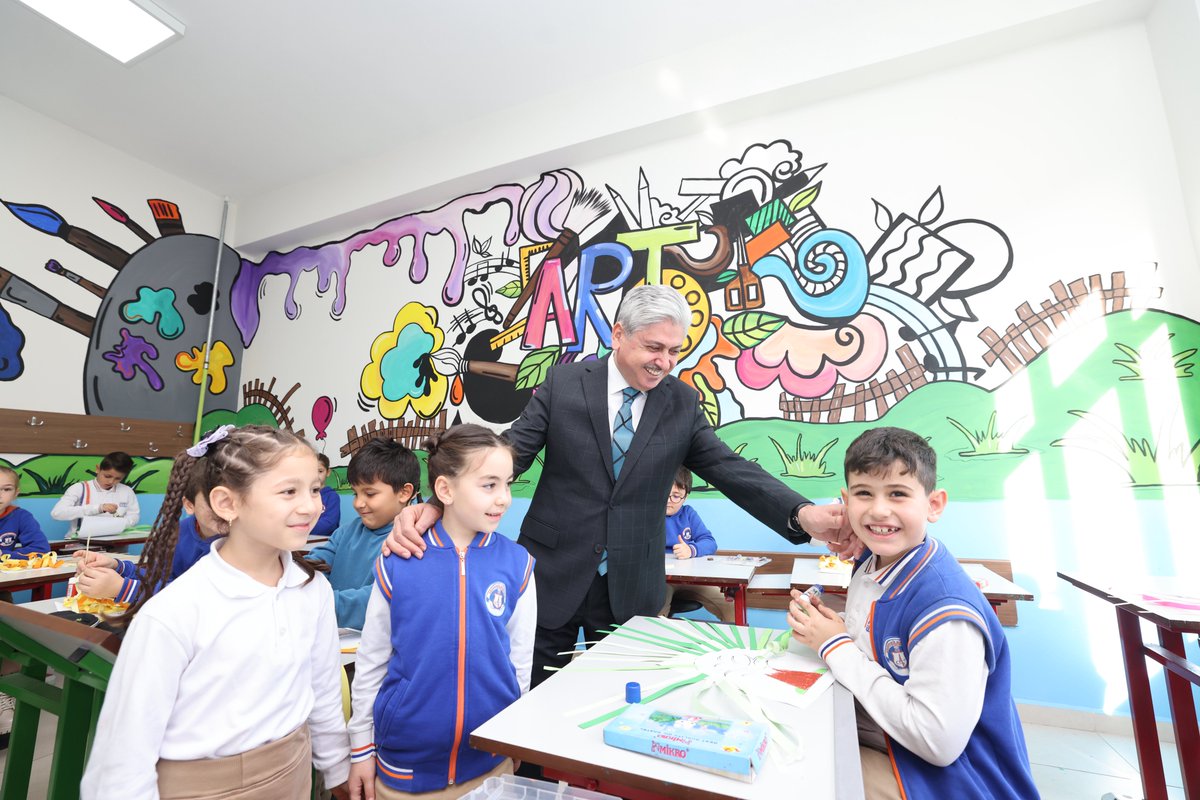 Valimiz Sayın Rahmi Doğan, Arifiye İlkokulu'nda yürütülen eğitim faaliyetlerini inceledi; sınıf ortamları, atölyeler, okulun fiziki yapısı ve öğrencilere sunulan imkânlar hakkında bilgi aldı.

Modern atölyeleri, teknolojik altyapısı ve güçlü fiziki kapasitesiyle nitelikli eğitim