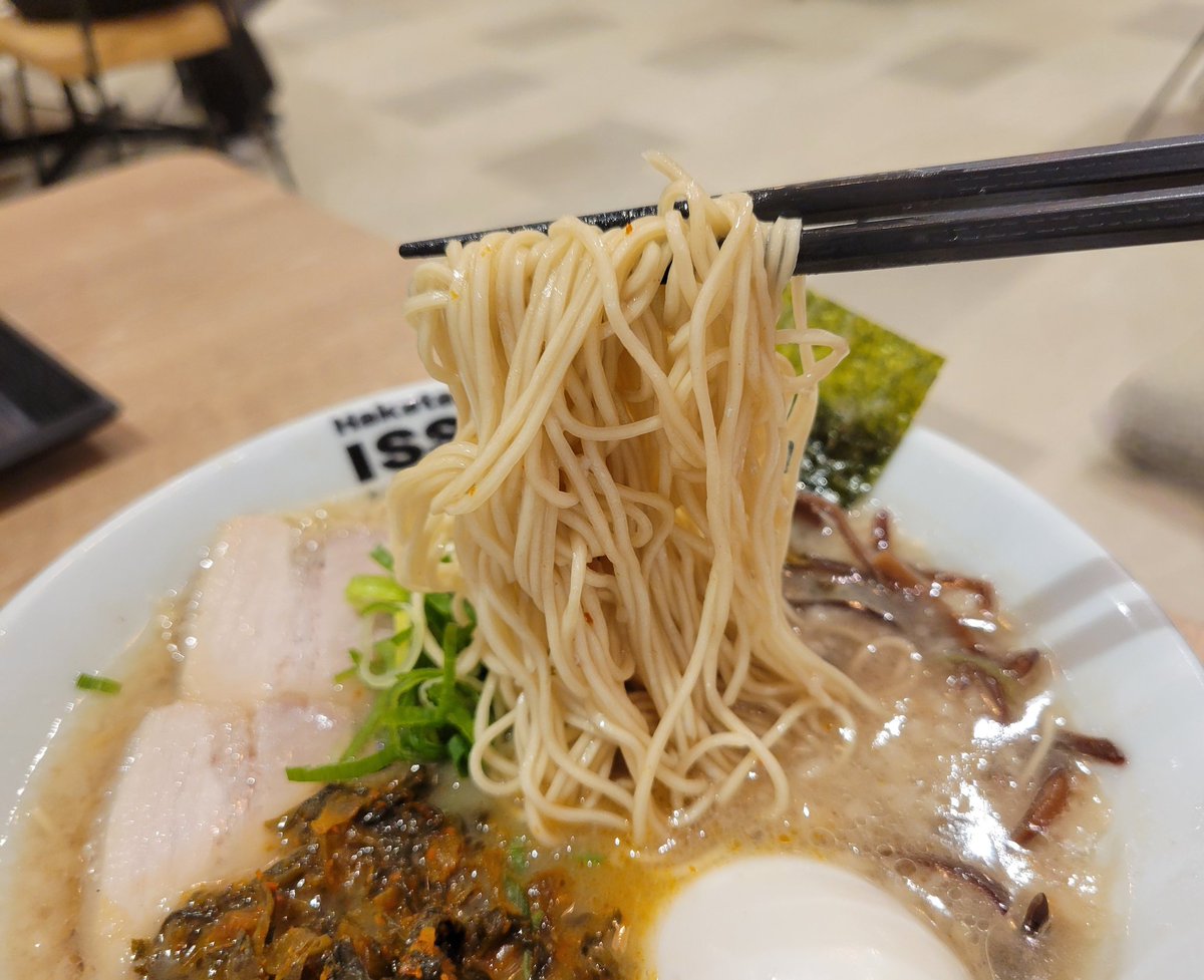dextho_os's tweet photo. Hakata Ramen Issou nossi
@ららぽーとTOKYO-BAY
激辛高菜ラーメン
特製ラーメン
餃子5ケ🥟
まろやかでクリーミー😋
#Issounossi https://t.co/CdQhSrAGMq