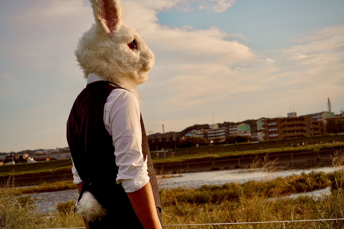  ︎︎
今日は1日ありがとう。
この後君を食べないといけないなんて
悲シいなぁ
寂シいなぁ
 ︎︎
残サず綺麗に食べてあげるからね
安心シてね。。。
 ︎︎
満月の贄に志願シてくれたけど
後悔はないかい…？？
 ︎︎
 ︎︎
 ︎︎
なら…良かった。