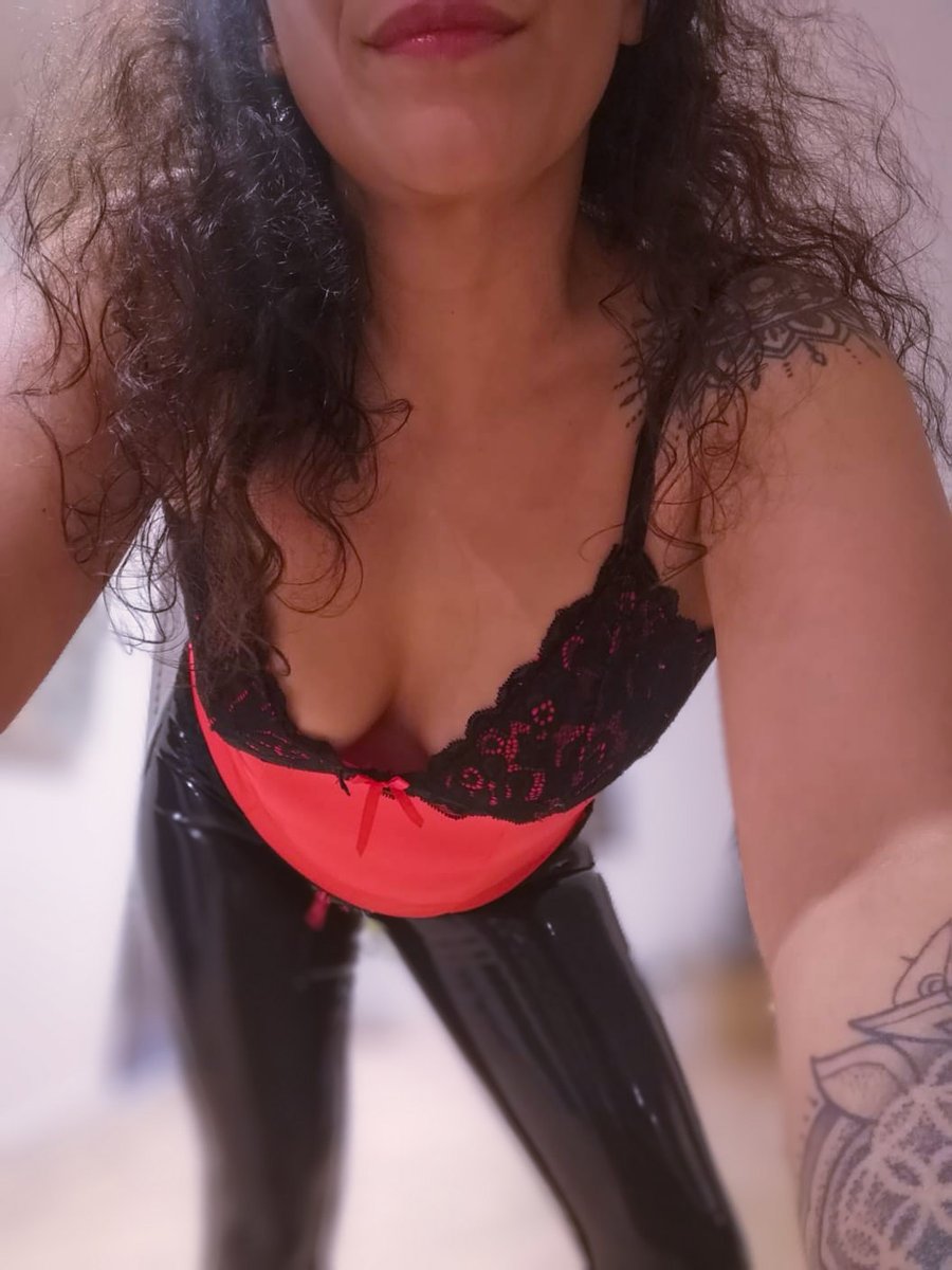 SpoiledQueenNL_'s tweet image. Hi bitches! 🔥THE QUEEN IS BACK🔥 Jullie mogen mij weer bewonderen, aanbidden, verwennen en sessies boeken!

Maar mijn tijd is waardevol... mijn energie is niet voor iedereen.
Ik ben de Queen van controle en overgave. Wie dat snapt 👉DM