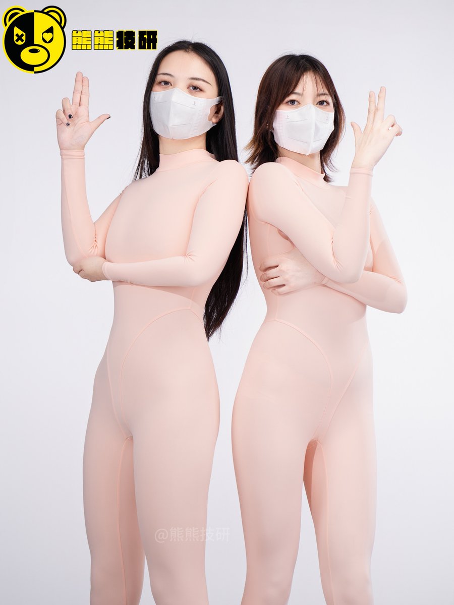 BearTechCenter's tweet image. 这个pose是不是超酷😎
#kigurumi #kigurumi皮 #熊熊技研 #cosplay #二次元 #fetish #打底衣