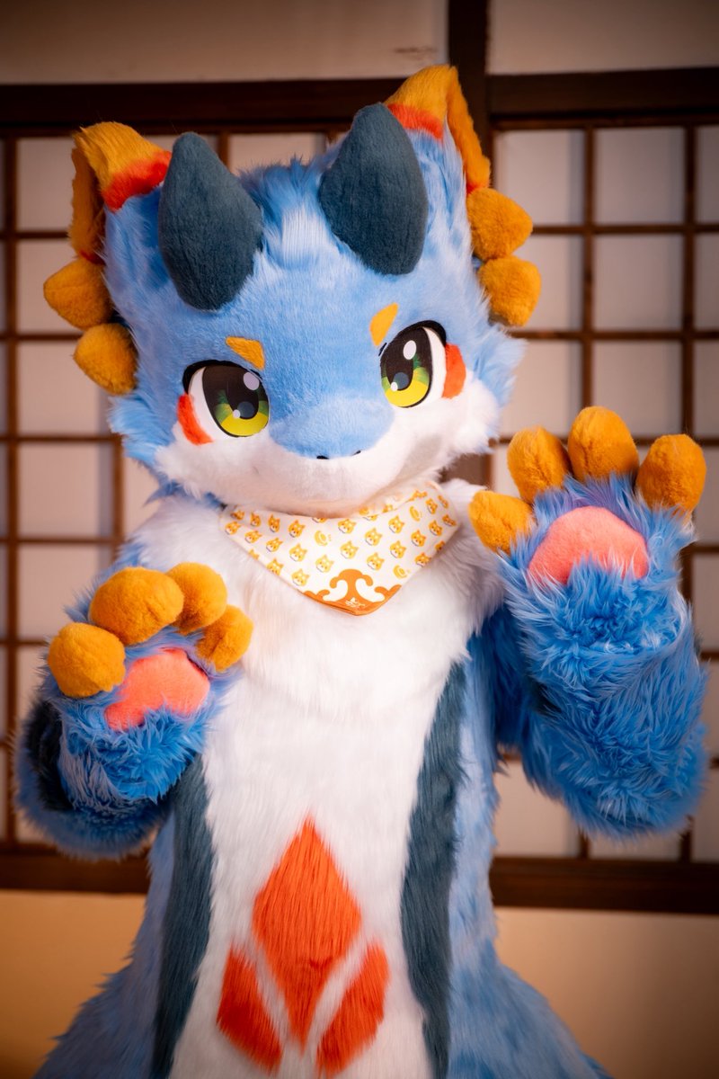 🥺麻薯怎麼這麼可愛🥺
📷：<a href="/furmony/">鸿萌造物/Furmony</a> 
#fursuitfriday