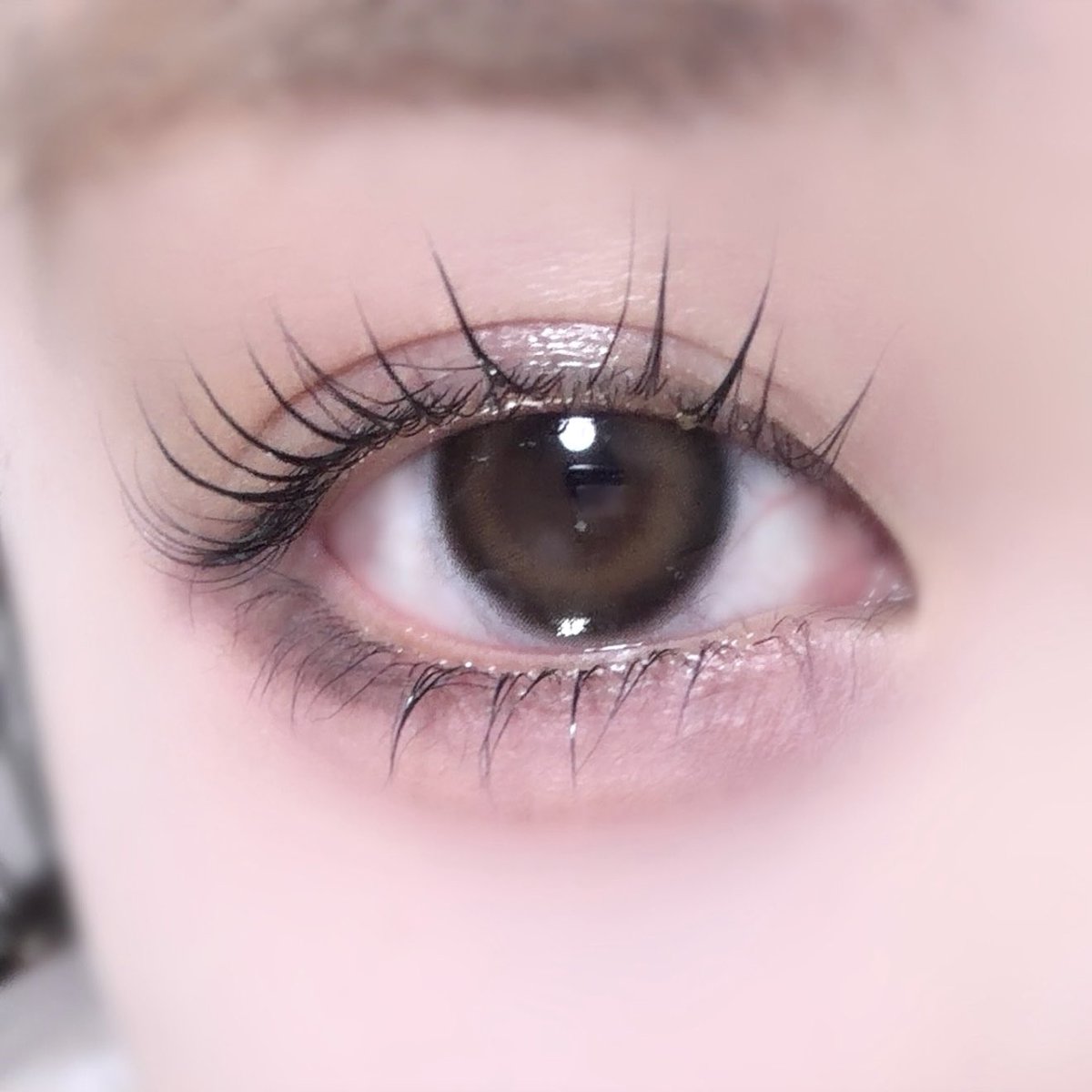 バズってるKATEのダブルラインエキスパート極薄ピンク、自然なピンクで