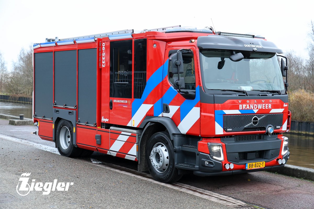ziegler_nieuws's tweet photo. Nieuwe tankautospuit voor brandweer Doetinchem II

Op woensdag 3 december 2025 heeft Ziegler een nieuwe tankautospuit afgeleverd aan Veiligheidsregio Noord- en Oost-Gelderland post Doetinchem.

Het voertuig is opgebouwd op een Volvo chassis, type FE 320.

#Zieglerpower 🚒💪 https://t.co/PiKYW24fuD