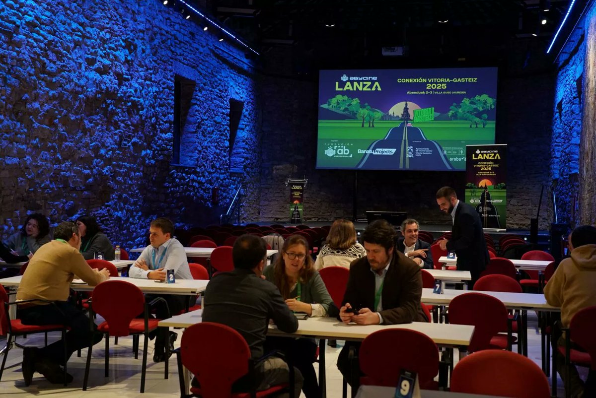 Abycine Lanza presenta 15 proyectos audiovisuales ante inversores en Vitoria-Gasteiz.

En las próximas semanas, continuará el seguimiento de los proyectos, ofreciendo asesoría legal y fiscal y apoyando producciones que puedan iniciar su rodaje en 2026: rubik-audiovisual.com/abycine-lanza-…