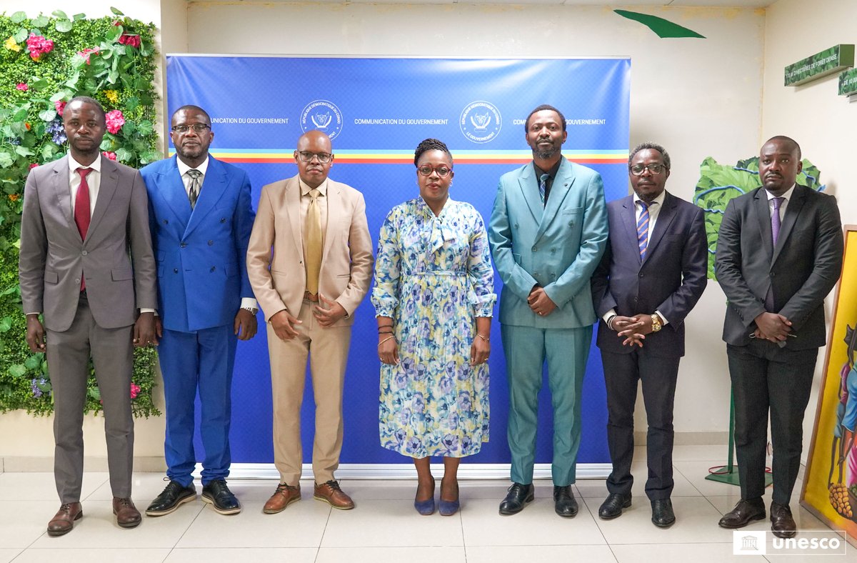 🌍 𝗘́𝗰𝗼𝗻𝗼𝗺𝗶𝗲 𝗱𝘂 𝗖𝗹𝗶𝗺𝗮𝘁 : 𝘂𝗻 𝗲𝗻𝗴𝗮𝗴𝗲𝗺𝗲𝗻𝘁 𝗰𝗼𝗺𝗺𝘂𝗻 𝗽𝗼𝘂𝗿 𝘂𝗻𝗲 𝗥𝗗𝗖 𝗽𝗹𝘂𝘀 𝘃𝗲𝗿𝘁𝗲 𝗲𝘁 𝗱𝘂𝗿𝗮𝗯𝗹𝗲

📍Dr <a href="/isaiasbr/">Isaias Barreto Rosa</a>, Représentant de l’#UNESCO en RDC et SE Mme Arlette Bahati Tito, Ministre déléguée à la Nouvelle Économie du Climat en