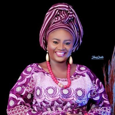 Hybrid_Ola's tweet image. Summary of Aunty Esther’s illness update

- Aunty Esther came out earlier this year to seek public funds for her health. She made it known that she had been ill for a while and needed treatment

- Doctors advised her to seek medical treatment, but she refused and said she…